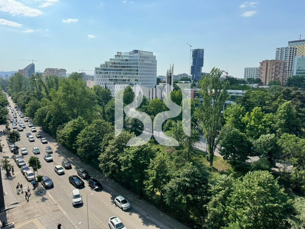 ZYRE ME QIRA DOWNTOWN TIRANA 3000 EURO BRUTO* 3