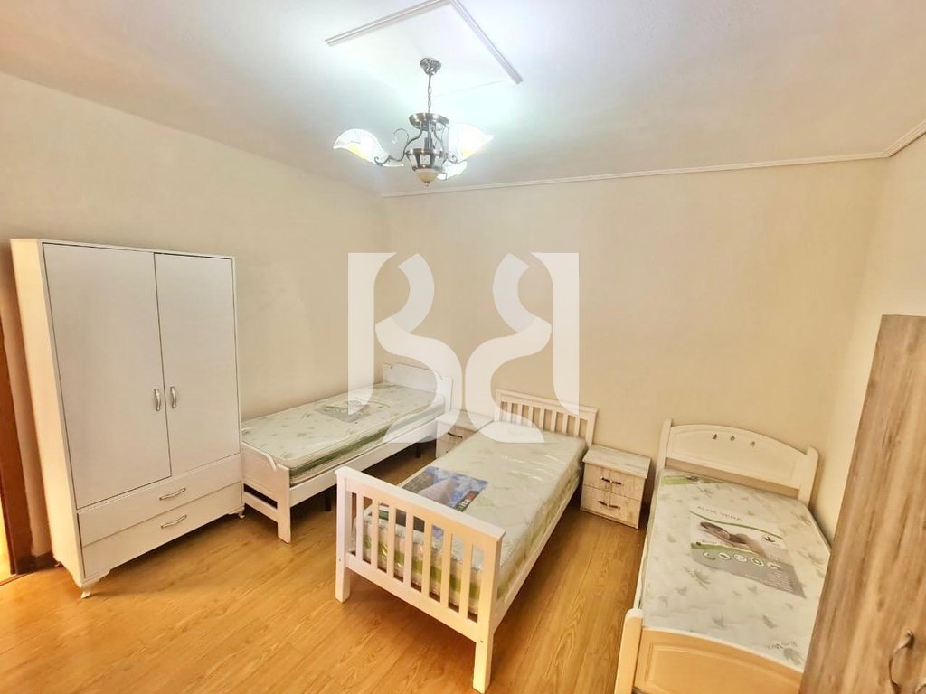 APARTAMENT 1+1, ME QIRA TEK RRUGA E DIBRES ,PRANE SPITALIT AMERIKAN 2* 3