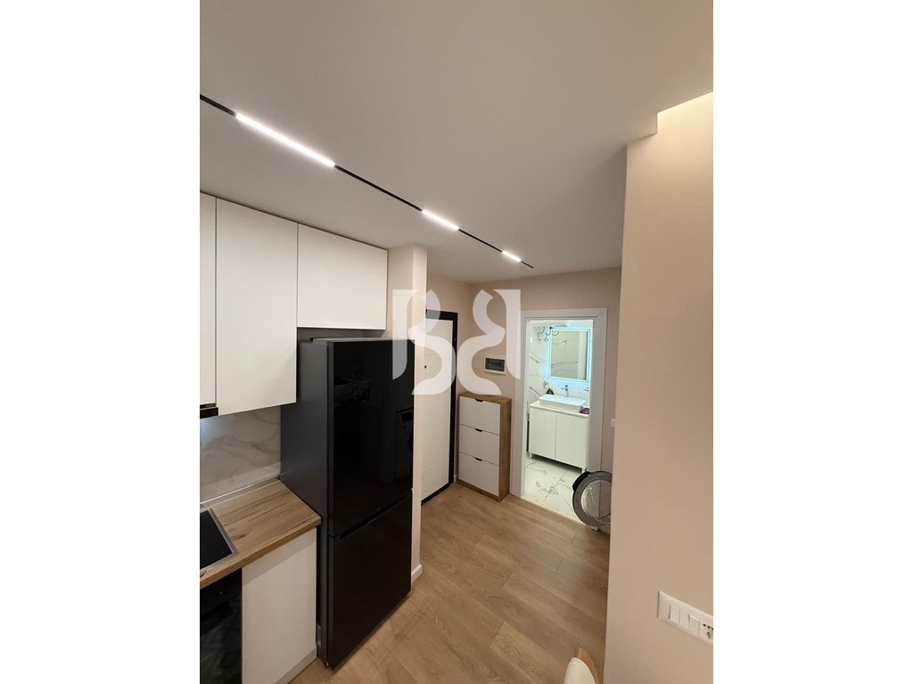Shitet Apartament tek rezidenca Tom Doshi.** 3
