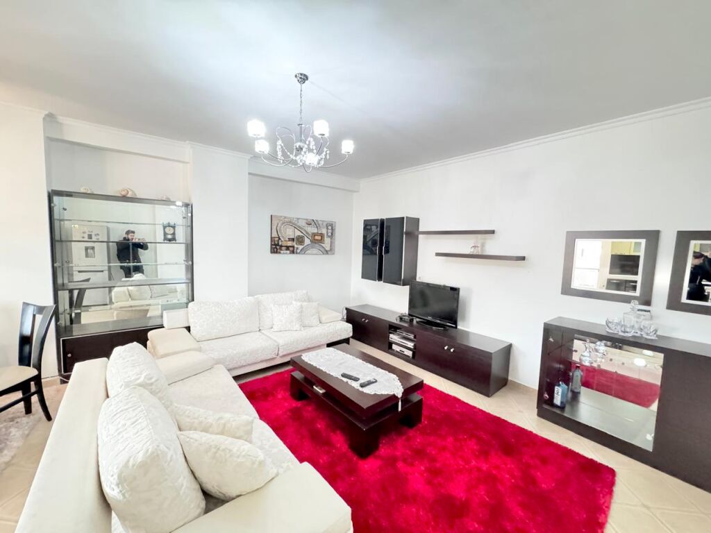 SHITET APARTAMENT 1+1 TE RRUGA E BARRIKADAVE PRANE SHKOLLES LIDHJA E PRIZRENIT 3
