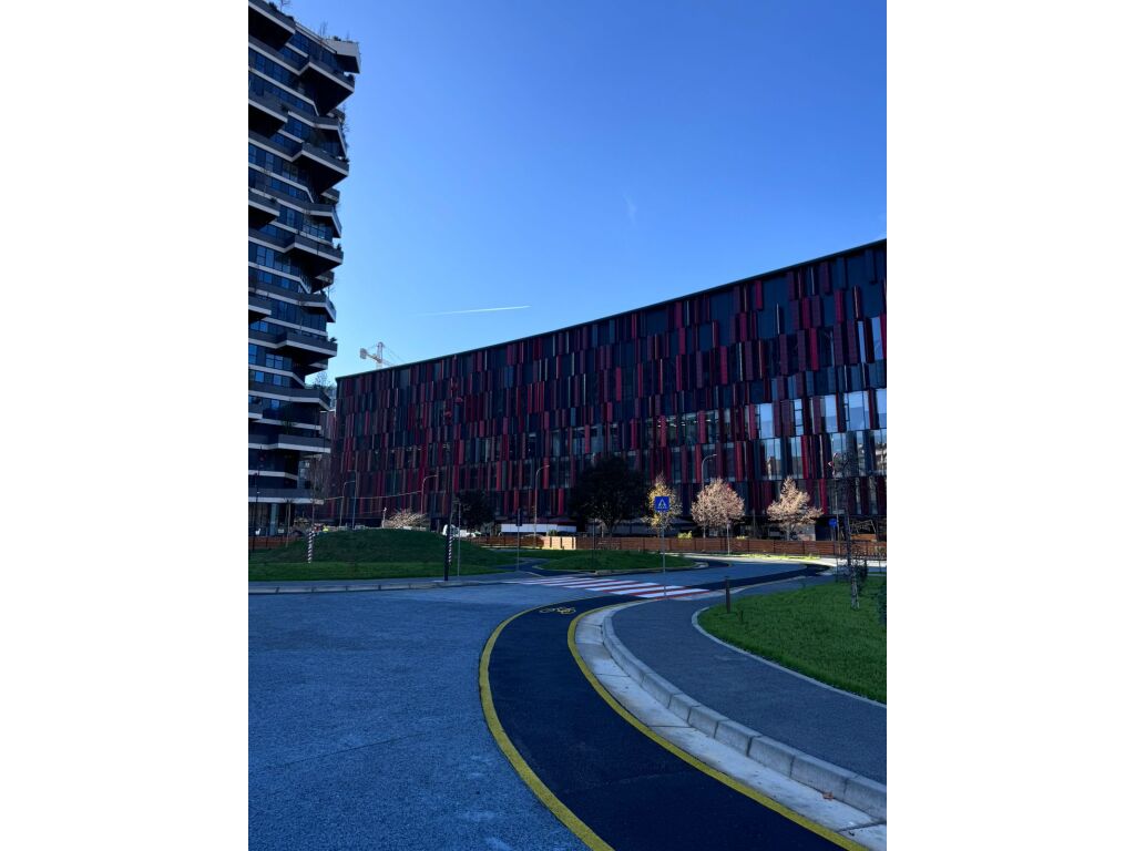 JAPIM ME QIRA APARTAMENT 3+1+3 TE AMBASADOR 3 /TE AIR ALBANIA 4
