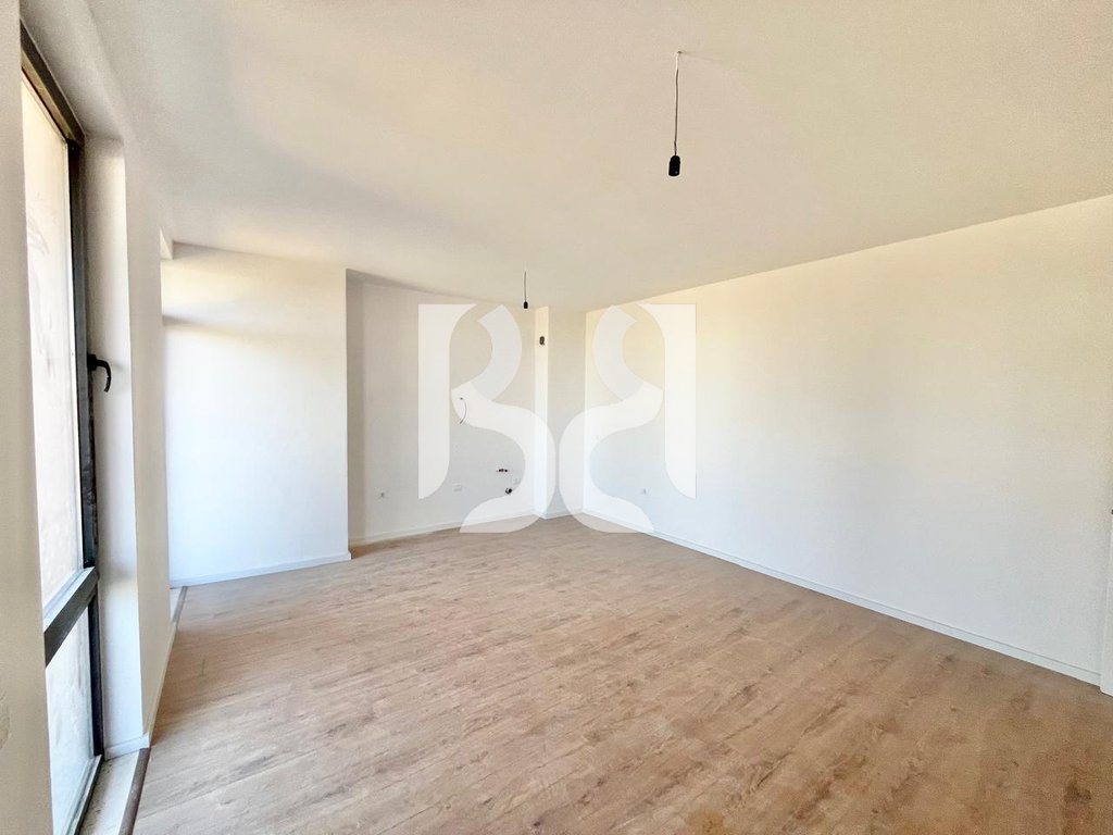 APARTAMENT 2+1+2+BALLKON, NE SHITJE, NE ZEMER TE BULEVARDIT TE RI*