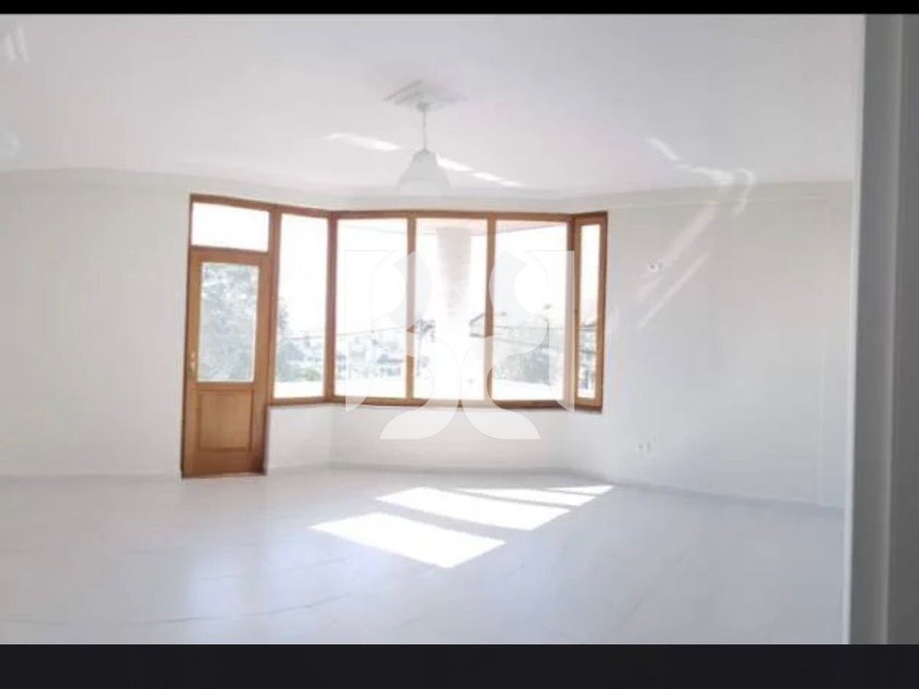 JEPET APARTAMENT 4+1+2 ME QIRA NE ZONEN E ALI DEMIT.* 3