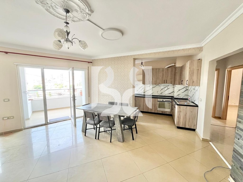*APARTAMENT 3+1+2 TUALETE+1 BALLKON ME QIRA, ASTIR PRANE BAR OSLO