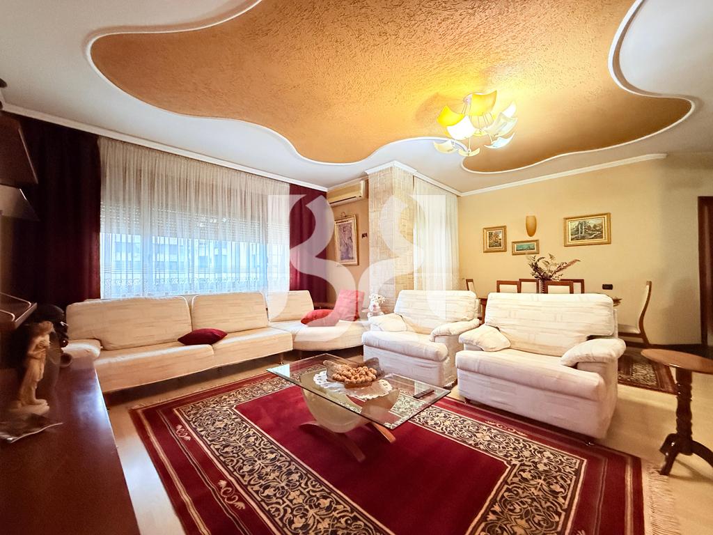 APARTAMENT ME QIRA 2+1 NE QENDER PRANE STADIUMIT AIR ALBANIA / AMBASADOR 1 2