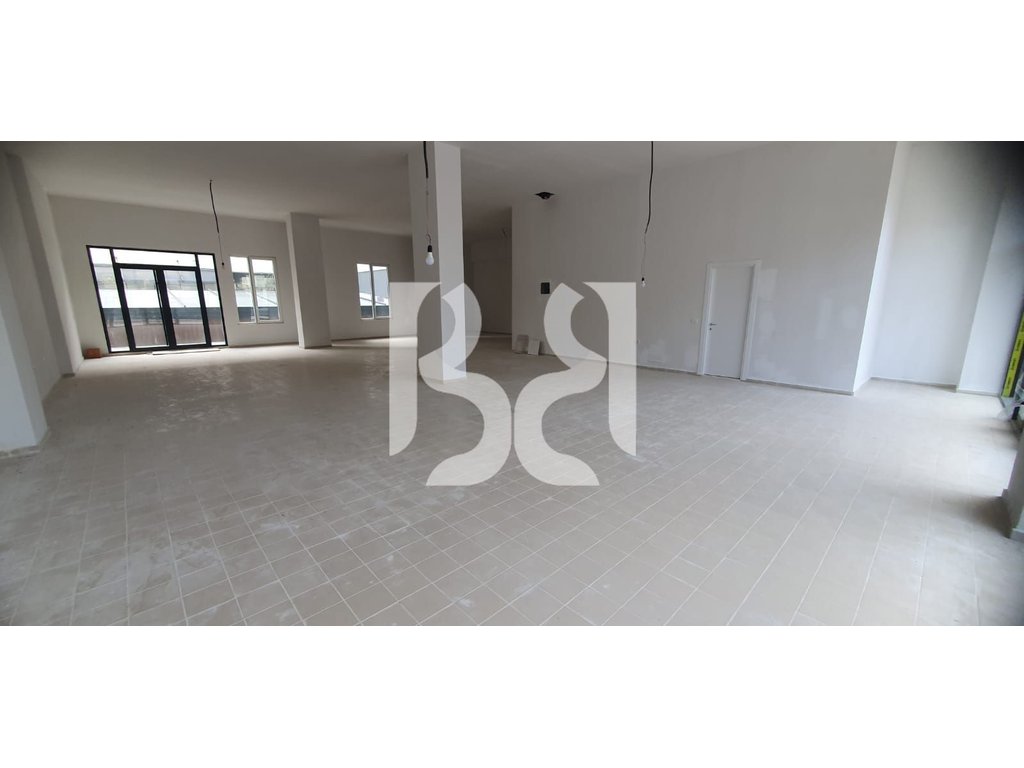 JEPET AMBIENT KOMERCIAL ME QIRA 250.000 LEKE NE SHKOZE.* 2