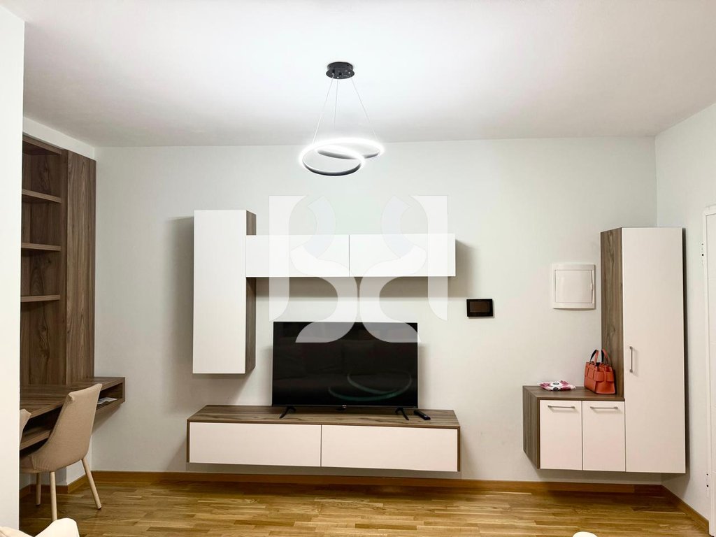 APARTAMENT 2+1+2+POST PARKIMI ME QIRA, ALI DEMI, KOMPLEKSI VIND 3
