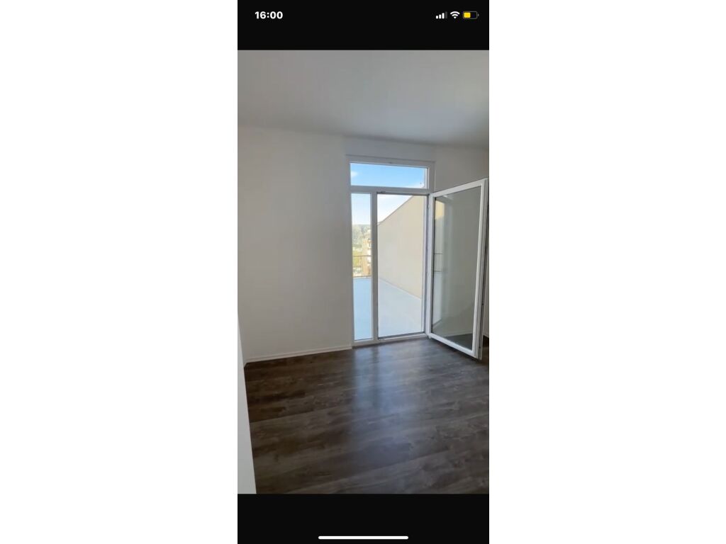 SHITET APARTAMENT 2+1 NE SHENGJIN /HOTEL MOLLA