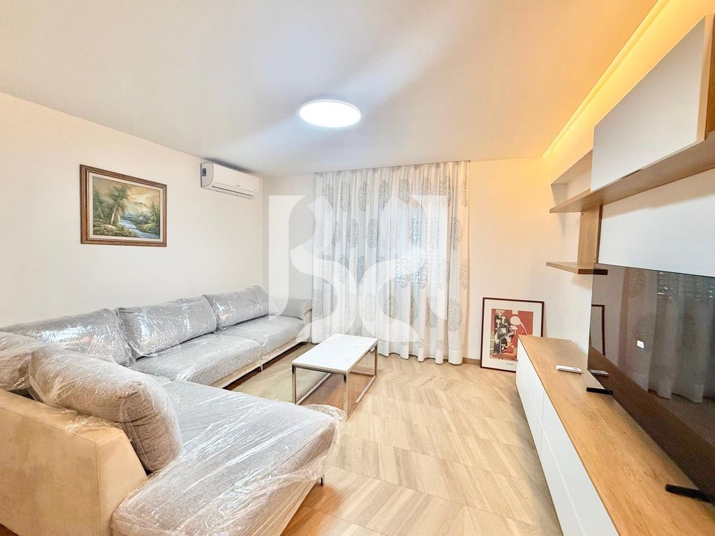 APARTAMENT ME QERA 1+1 TEK PETRO NINI LUARASI 3