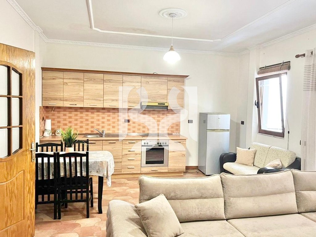 APARTAMENT ME QERA 2+1 PRANE RRUGA E KOSOVAREVE 2