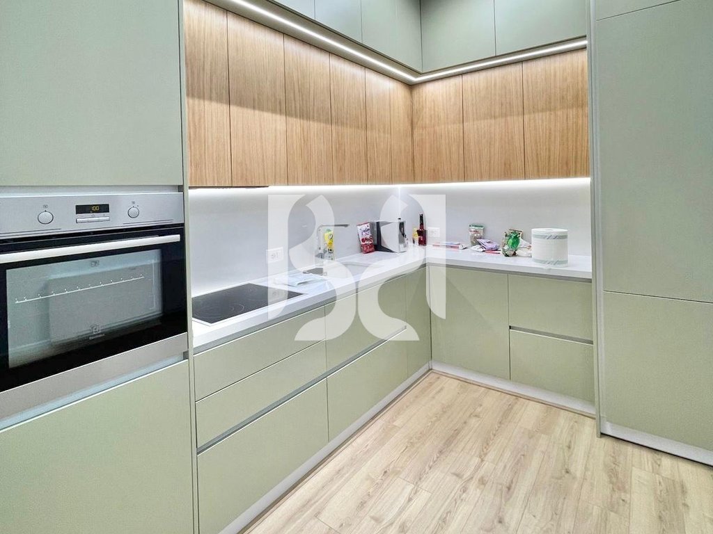 APARTAMENT ME QERA 2+1+2+POST PARKIMI TE KOPSHTI BOTANIK 2