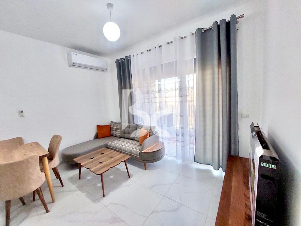 JAPIM APARTAMENT ME QIRA 1+1+POST PARKIMI TE FUSHA E AVIACIONIT