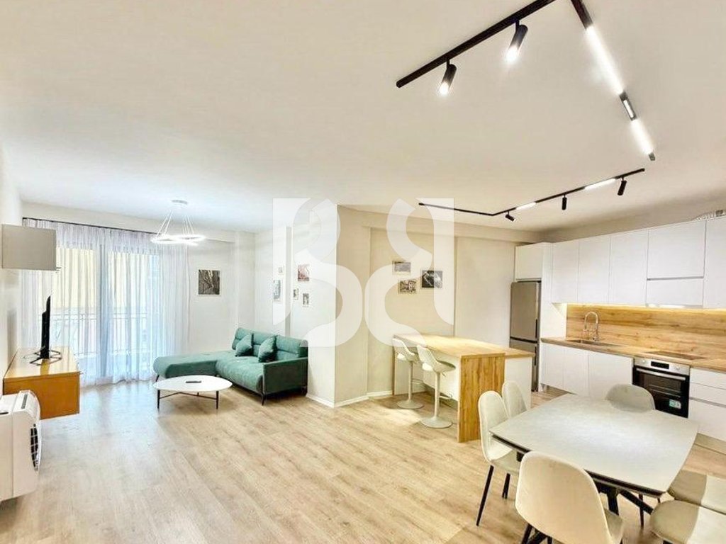 APARTAMENT ME QERA 2+1+2 PRANE PAZARIT TE RI