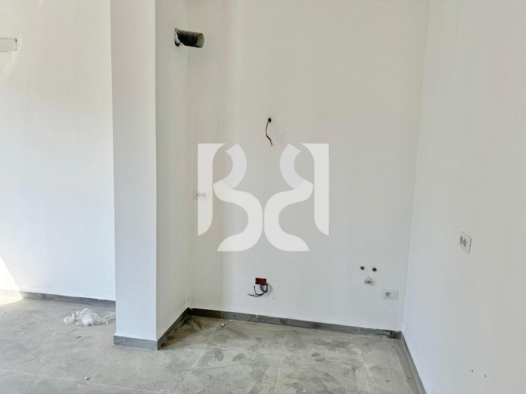 JEPET ME QIRA APARTAMENT 1+1 BOSH PRANË STACIONIT TË TRENIT 4