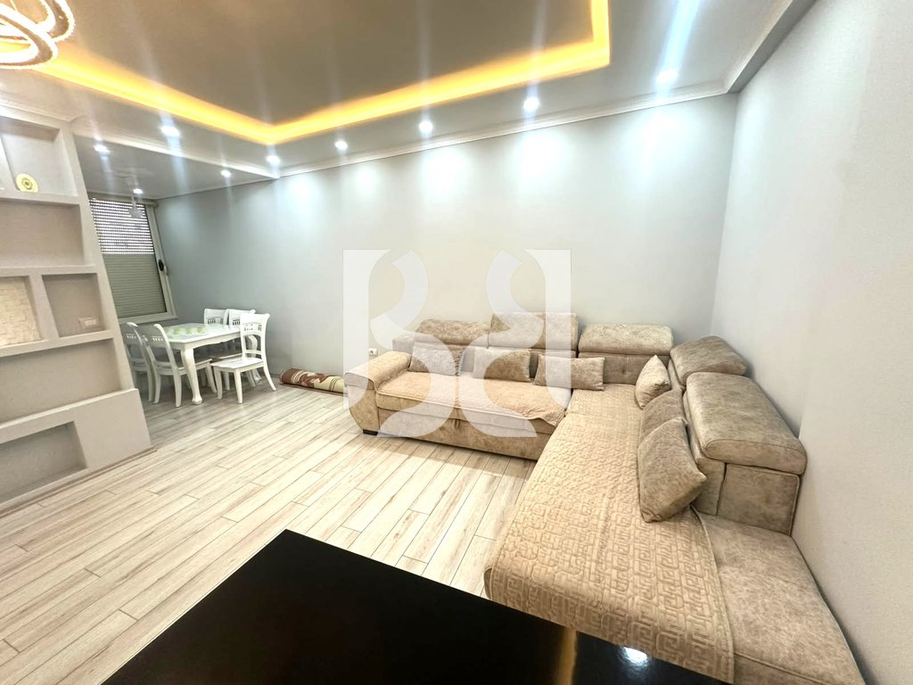 APARTAMENT 2+1+BALLKON ME QIRA AFER RRETHIT TE FRESKUT