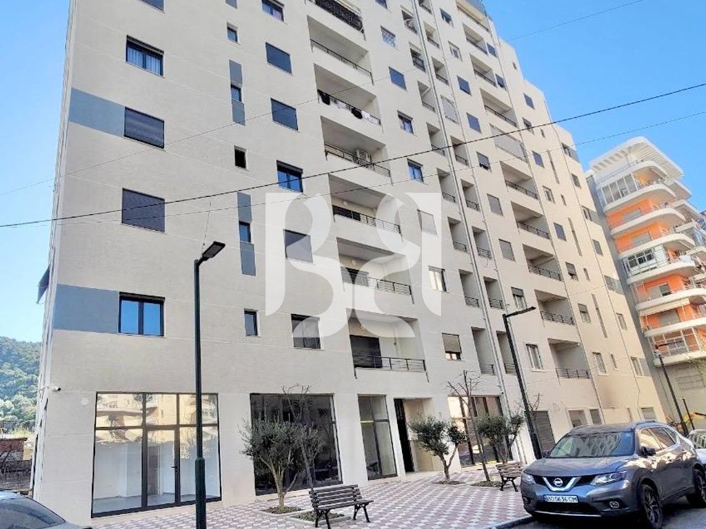 SHITET APARTAMENT 2+1+POST PARKIMI PRANE LUNGOMARES