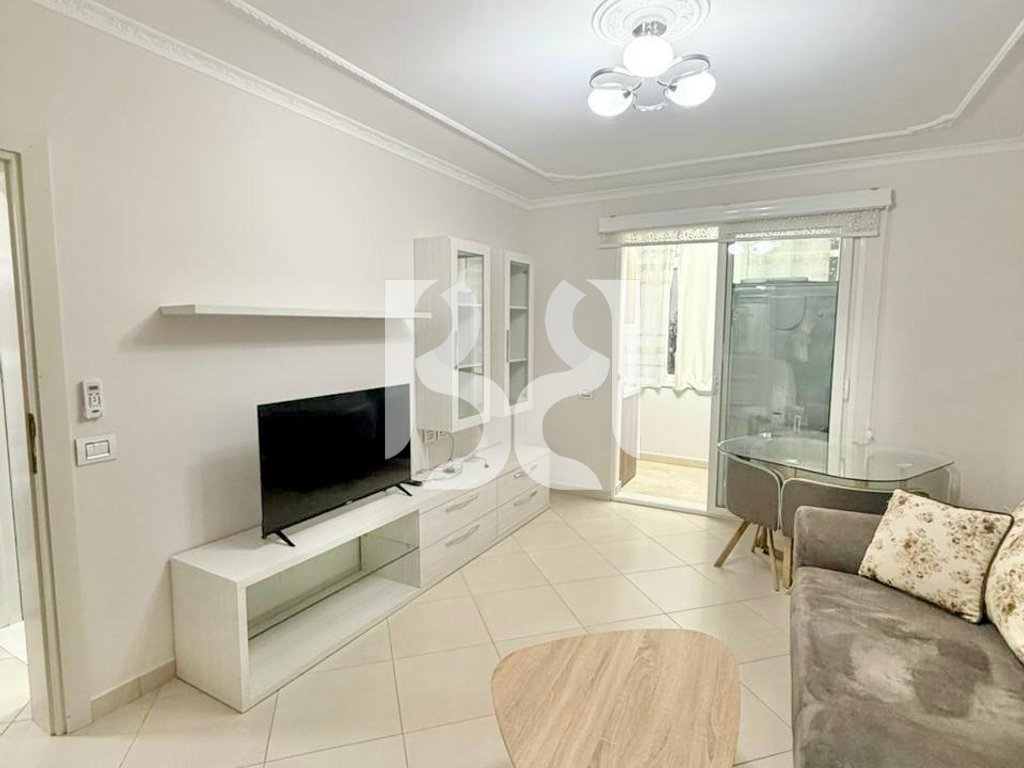 JEPET ME QIRA APARTAMENT 1+1 – RRUGA E KOSOVARËVE, TIRANË