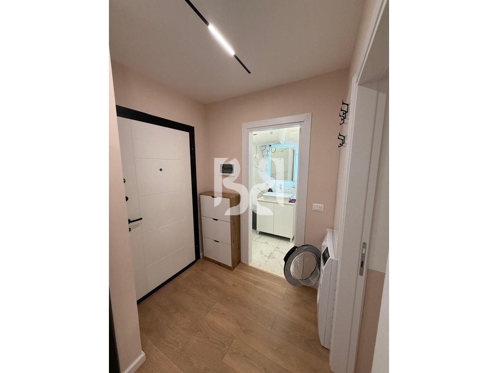 Shitet Apartament tek rezidenca Tom Doshi.** 4