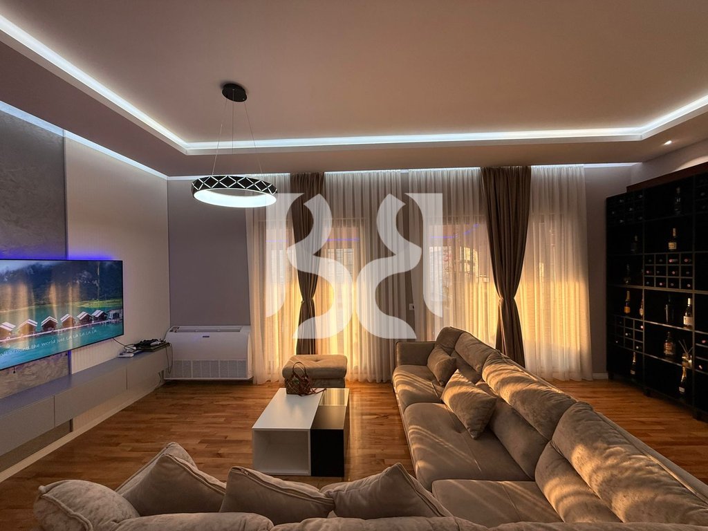 *PENTHOUSE NE SHITJE, QESARAKE