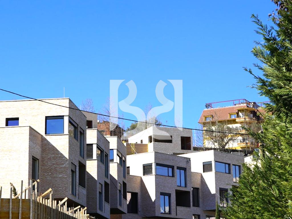 VILE MODERNE ME PISHINE NE SHITJE TEK SWAN RESIDENCE 3