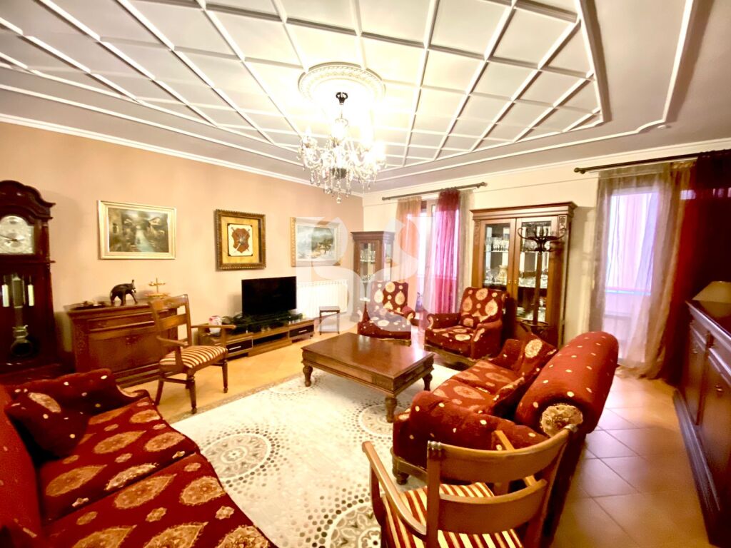 SHITET APARTAMENT 3+1+2 TE SIRI KODRA