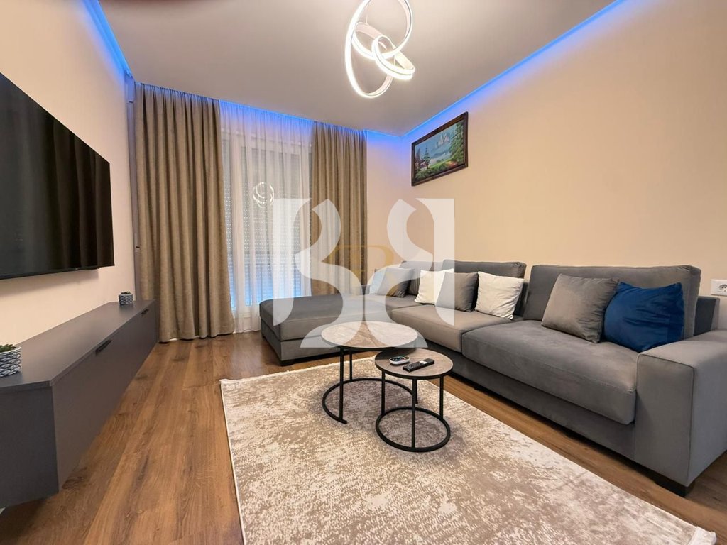 JEPET APARTAMENT ME QERA 2+1+2+Verand |700 Euro|SHKOLLA E BASHKUAR,TIRANE 3