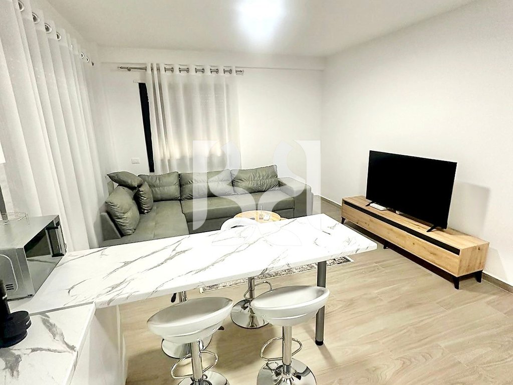 APARTAMENT 2+1+2 ME QERA TEK QENDRA LINKOLN, PAZARI I RI