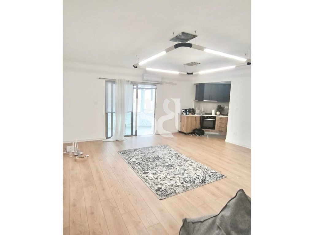 APARTAMENT/ZYRE ME QERA TEK ISH BLLOKU
