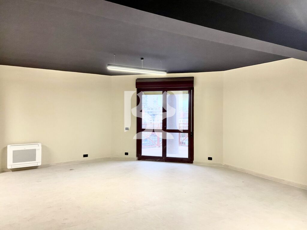 JAPIM ME QIRA AMBIENT OPEN SPACE NE QENDER PRANE HOTEL PLAZA DHE TOPTANI 4