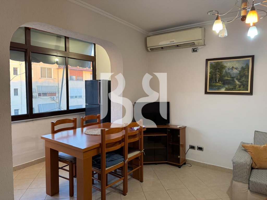 JEPET APARTAMENT 1+1 TEK SHKOLLA E BASHKUAR,RRUGA E DIBRES**
