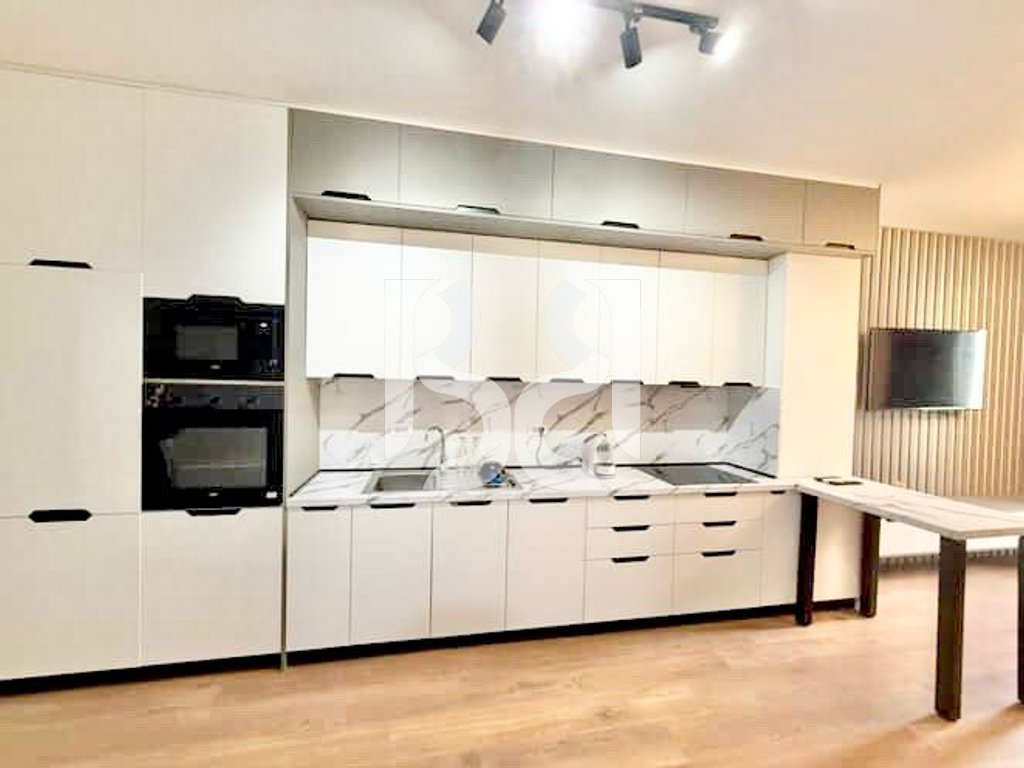 APARTAMENT ME QIRA 1+1 TE SHKOLLA E KUQE PRANE PAZARIT TE RI 2