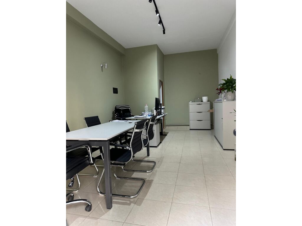 SHESIM AMBIENT KOMERCIAL PRANE KIKA 2 /RRUGA SKENDER LUARASI /KOMUNE TE PARISIT