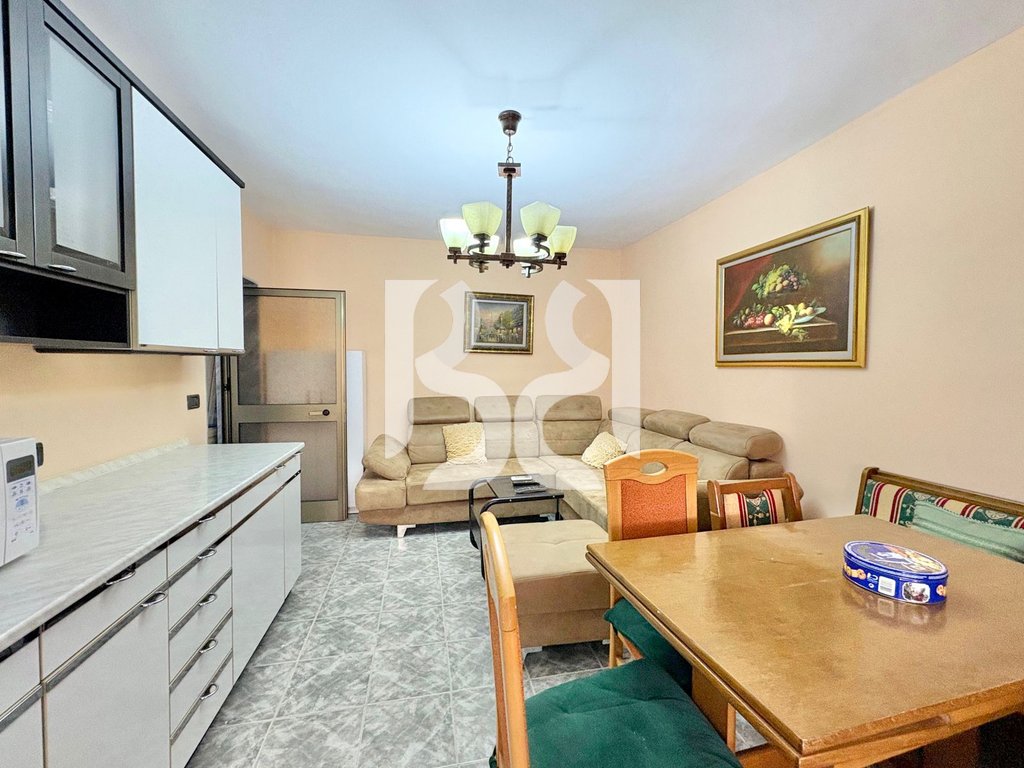 JEPET ME QIRA APARTAMENT 2+1 – PRANË SHKOLLËS SË KUQE