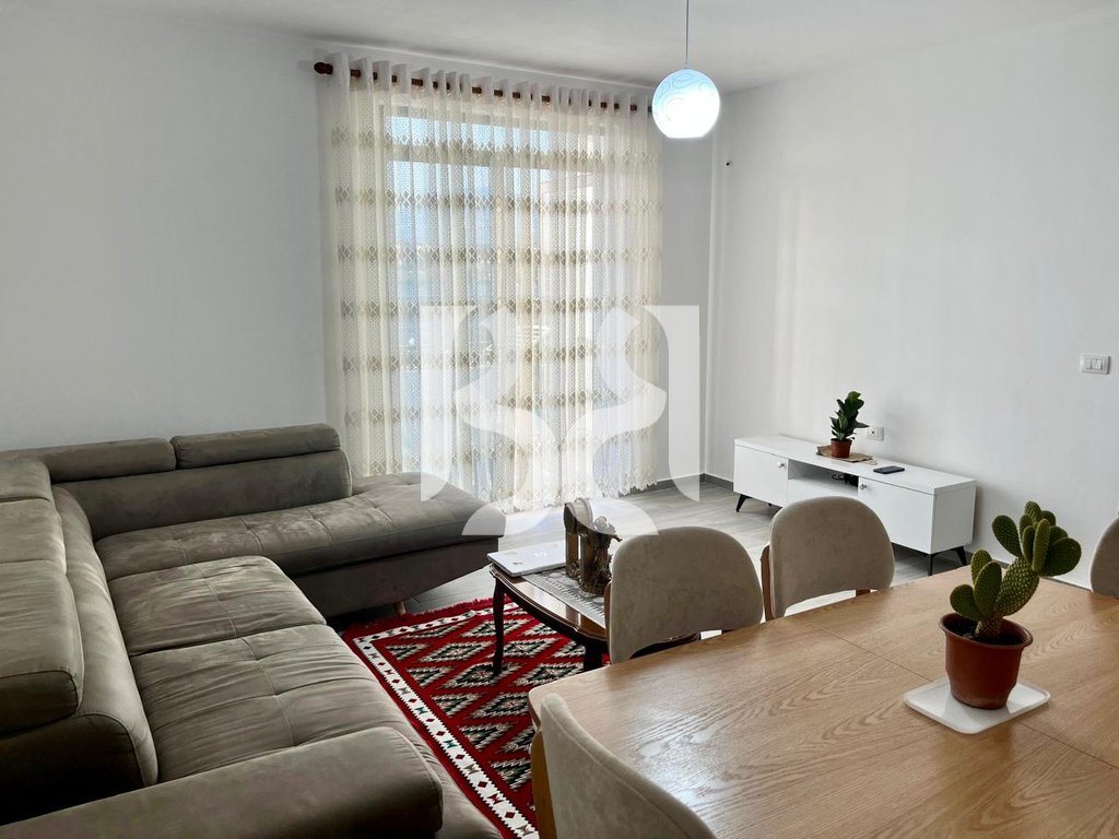 APARTAMENT 3+1+2+BALLKON, ME QIRA, RR. 5 MAJ*