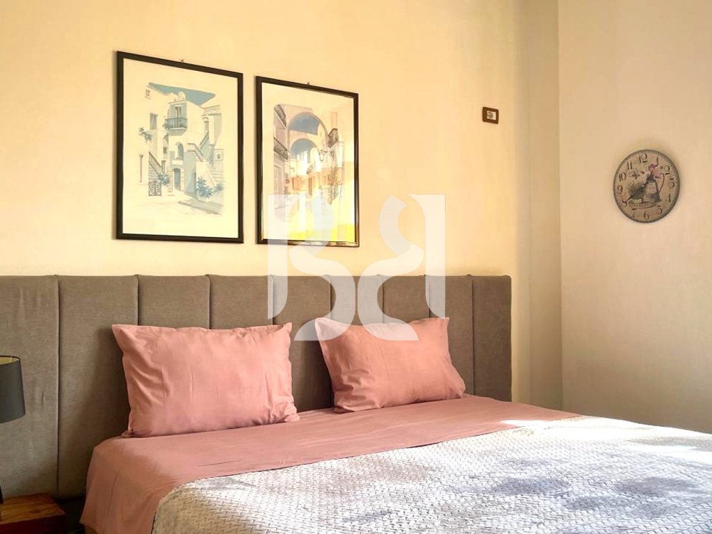 APARTAMENT 1+1+BALLKON ME QIRA NE QENDER, PAZARI I RI 3