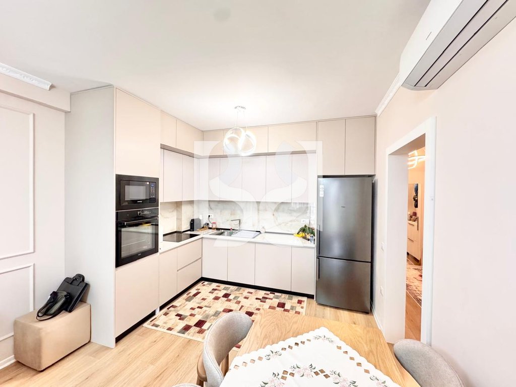 *APARTAMENT 2+1+BALLKON NE SHITJE NE ASTIR 3