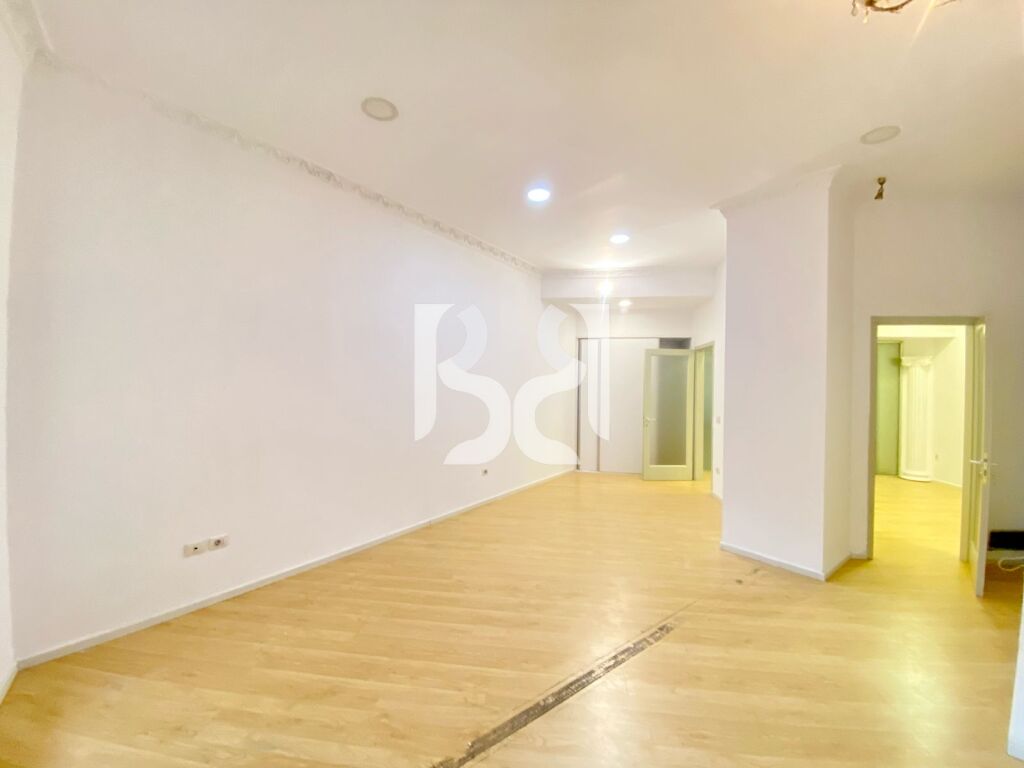 JAPIM ME QIRA AMBIENT OPEN SPACE NE QENDER PRANE HOTEL PLAZA DHE TOPTANI 4