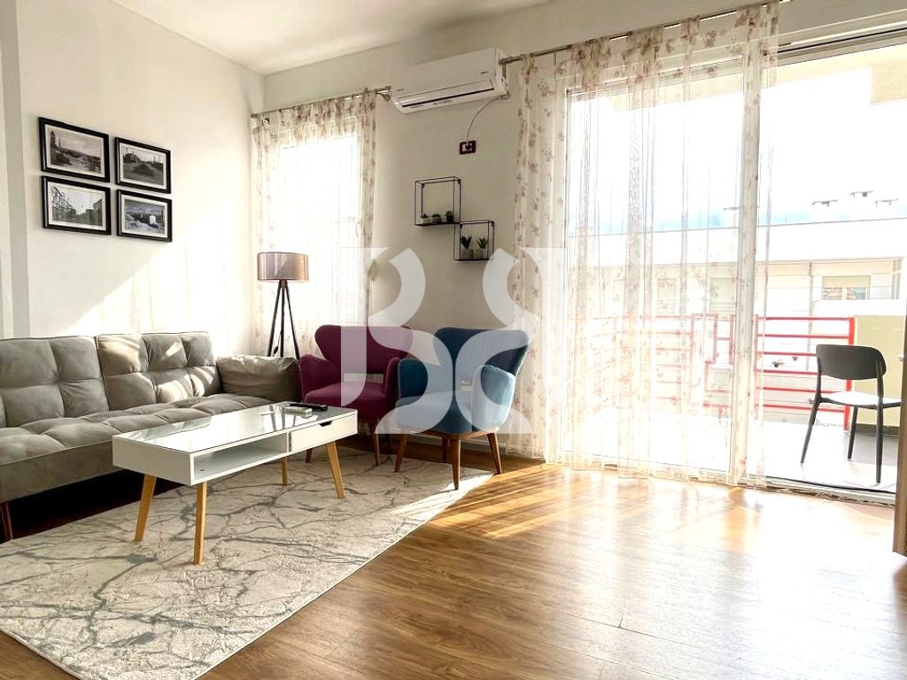 APARTAMENT 1+1+BALLKON ME QIRA NE QENDER, PAZARI I RI