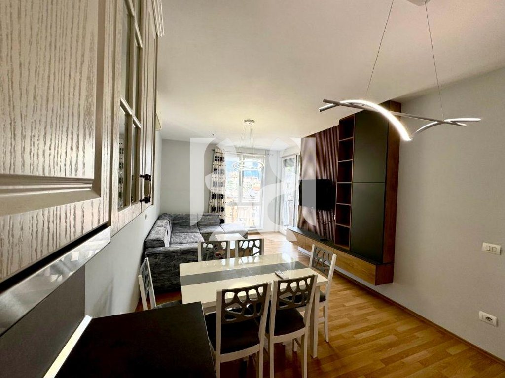 *APARTAMENT 2+1+2 ME QIRA, RRUGA E KAVAJES