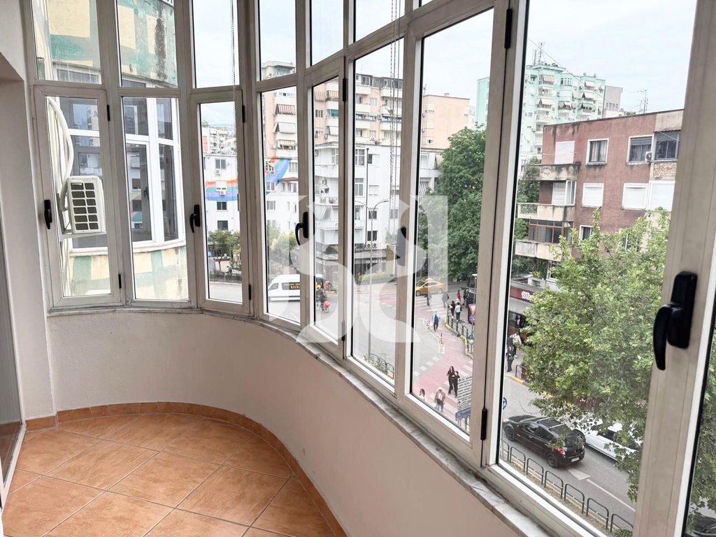 APARTAMENT /AMBIENT ME QIRA TE SHESHI WILLSON 5+1+2 2