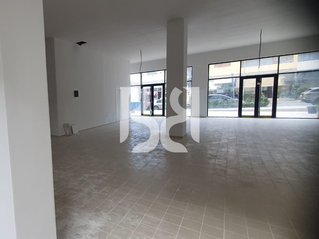 JEPET AMBIENT KOMERCIAL ME QIRA 250.000 LEKE NE SHKOZE.*