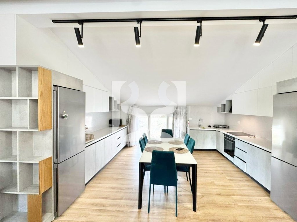 APARTAMENT ME QERA 3+1+2 ME 3 PARKIME TE SECRET GARDEN* 3