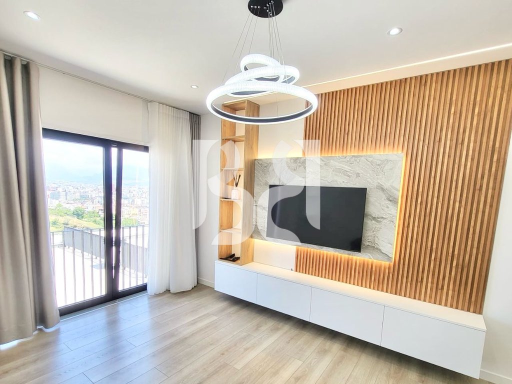 APARTAMENT 2+1 ME QERA TEK KODRA E DIELLIT