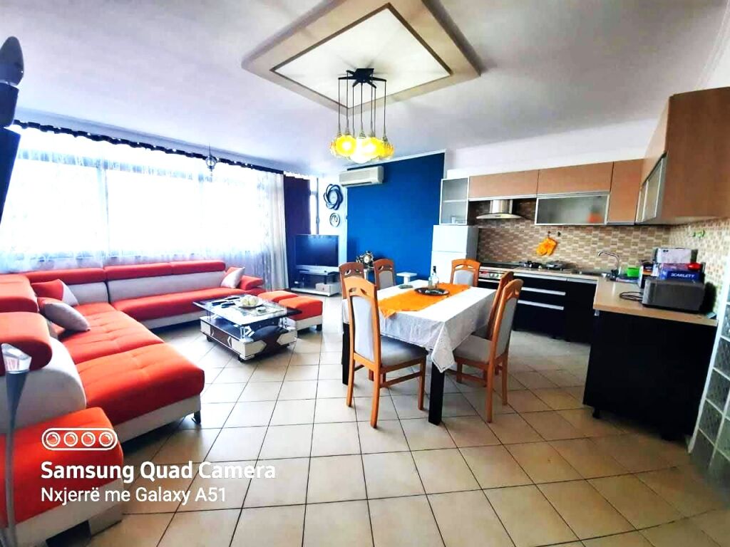 Shitet Apartament 3+1+2 te Rruga E Kavajes, Prane Qendres Globe