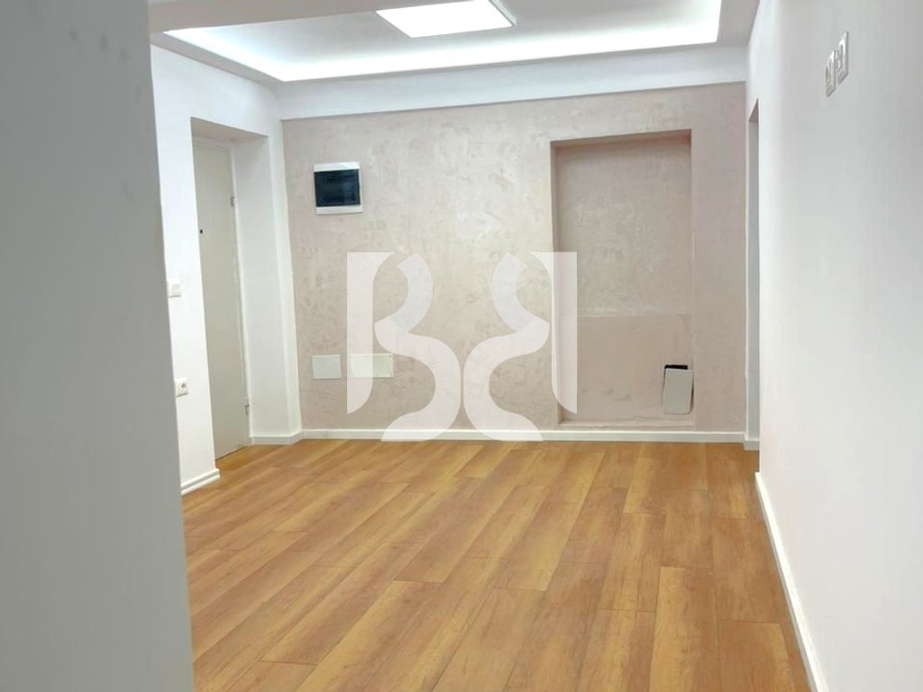 AMBIENT BIZNESI 2+1 ME QIRA PERBALL MARTENITETIT, BRRYL