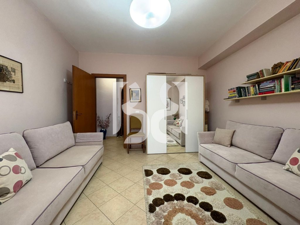 JEPET APARTAMENT 2+1+2+Ballkon ME QIRA TEK RRUGA E KAVAJES** 3