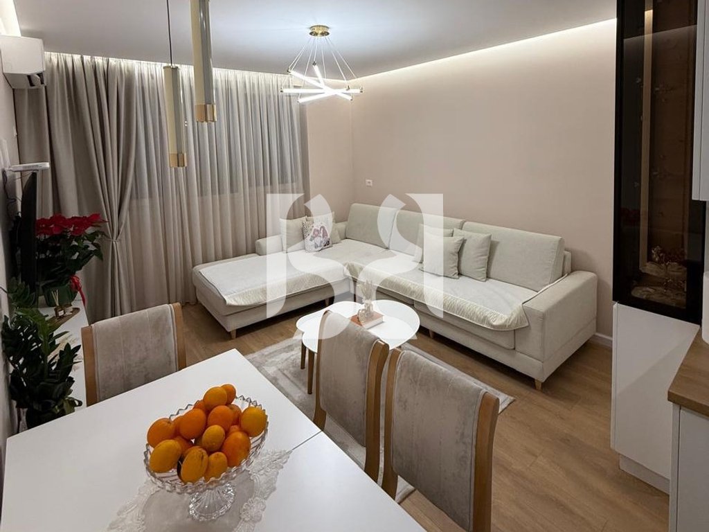 Shitet Apartament tek rezidenca Tom Doshi.**