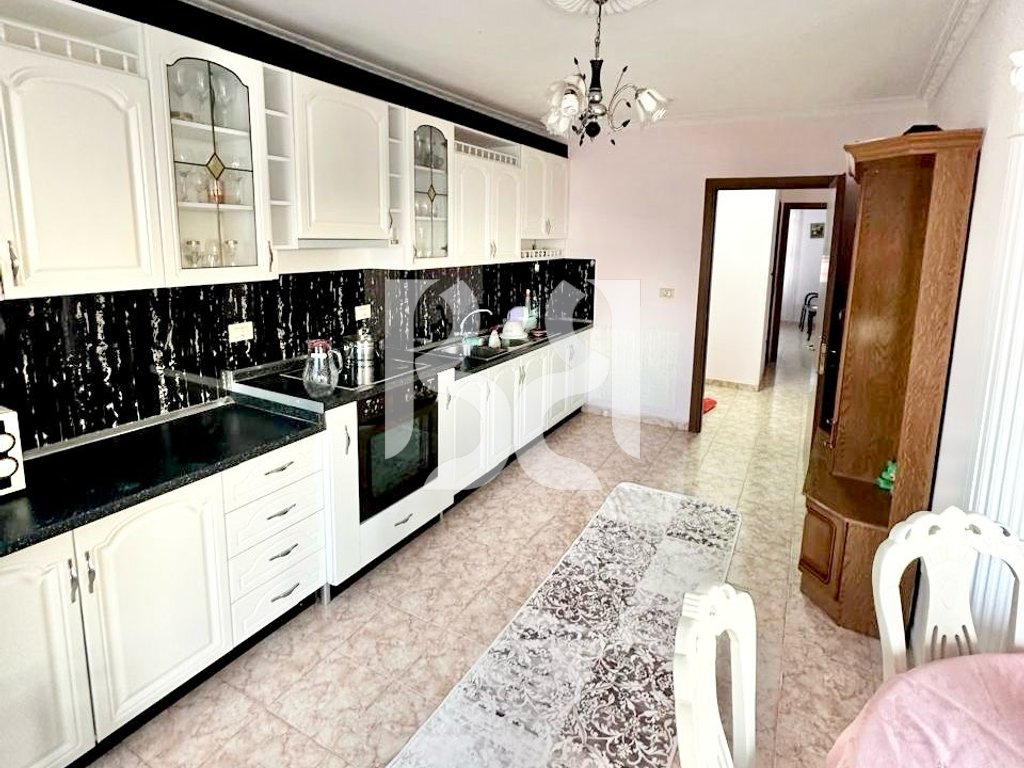APARTAMENT ME QIRA 2+1+2 TE PALLATI ME SHIGJETE,RRUGA E KAVAJES 3