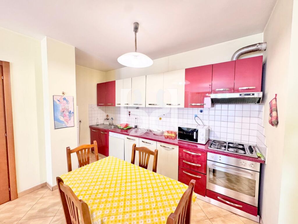 APARTAMENT ME QIRA TE RRUGA E SALES 2+1+2 PRANE SHKOLLES 9 VJECARE KOSOVA 4