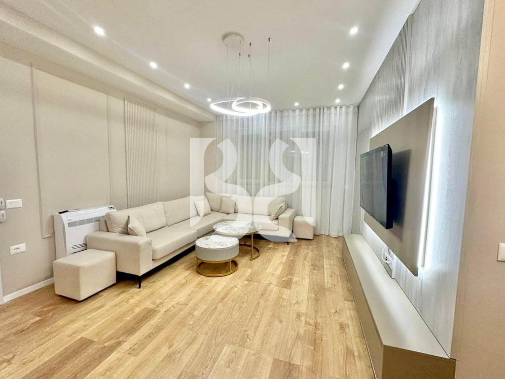 JEPET ME QIRA APARTAMENT 2+1+2 – SHKOLLA E KUQE, TIRANË 2